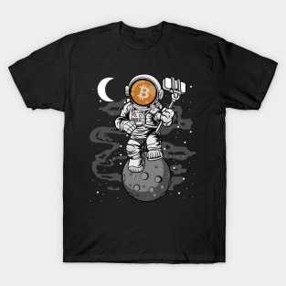 Astronaut Selfie BitCoin BTC To The Moon Crypto Token Cryptocurrency Wallet Birthday Gift For Men Women Kids T-Shirt